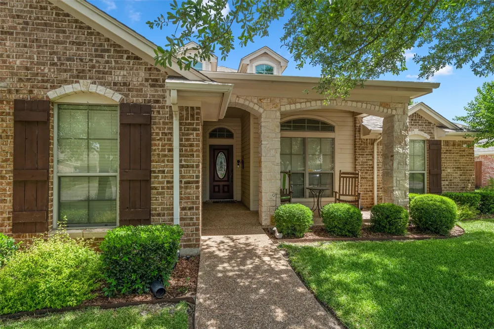 208 Silver Spur Trail McGregor, TX 76657