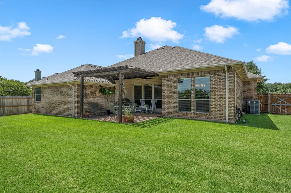 208 Silver Spur Trail McGregor, TX 76657