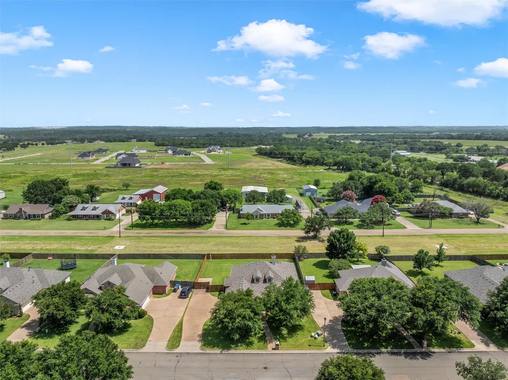 208 Silver Spur Trail McGregor, TX 76657