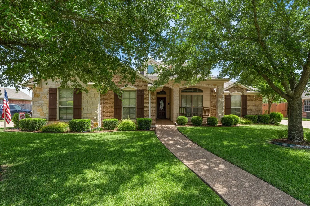 208 Silver Spur Trail McGregor, TX 76657