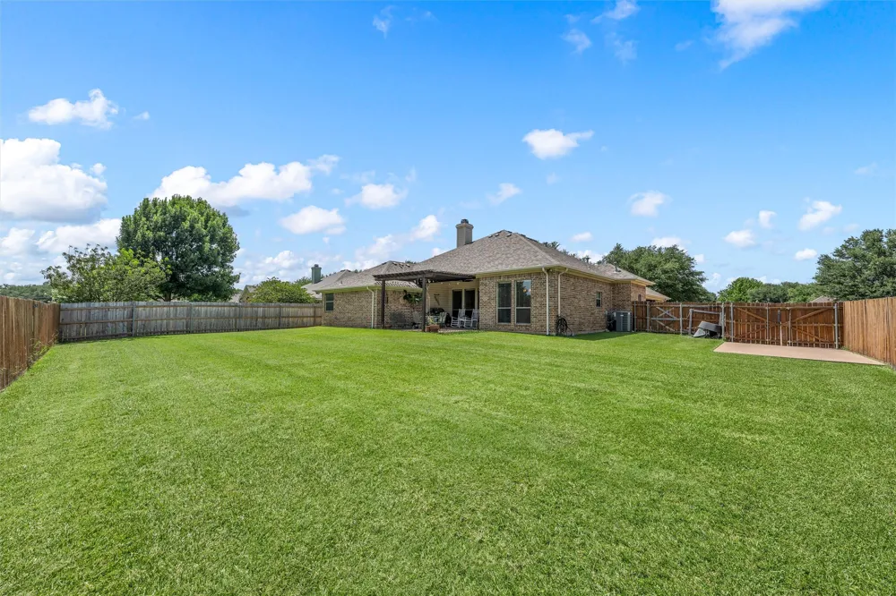 208 Silver Spur Trail McGregor, TX 76657