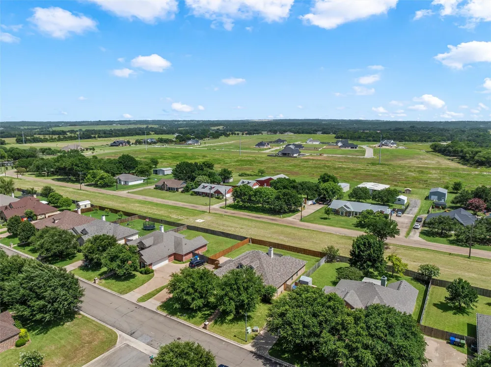 208 Silver Spur Trail McGregor, TX 76657