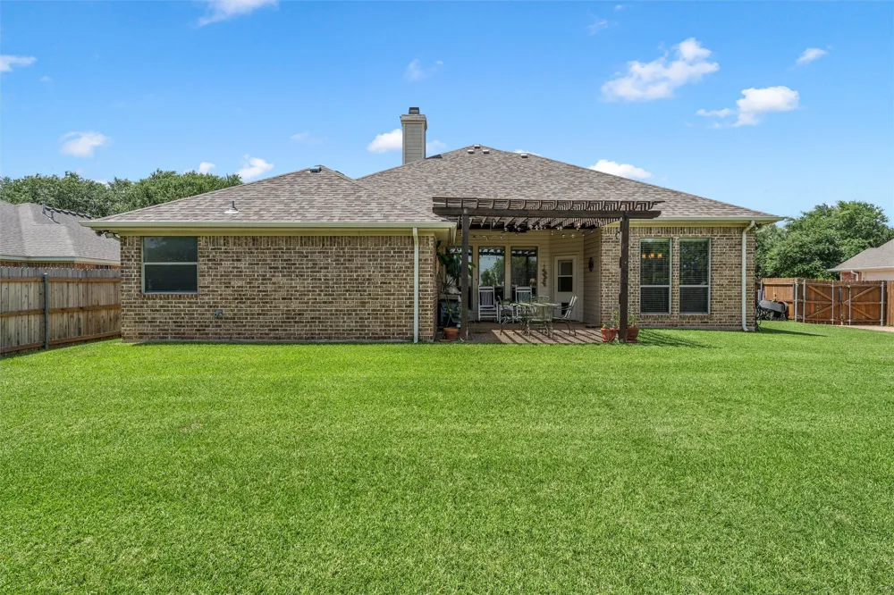 208 Silver Spur Trail McGregor, TX 76657
