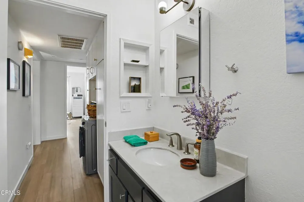 10960 Bluffside #102 Studio City, CA 91604