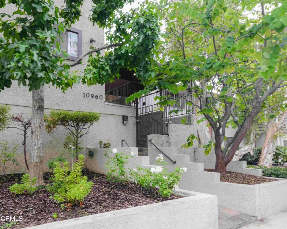 10960 Bluffside #102 Studio City, CA 91604