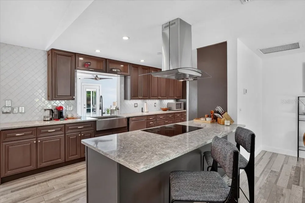 3282 TOBERO LANE Sarasota, FL 34235