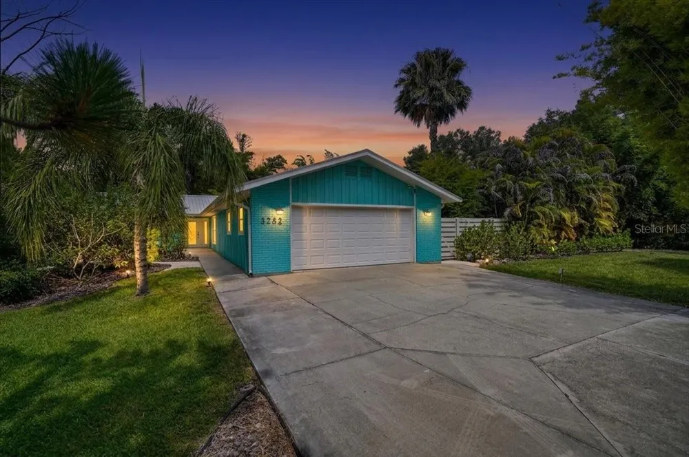 3282 TOBERO LANE Sarasota, FL 34235