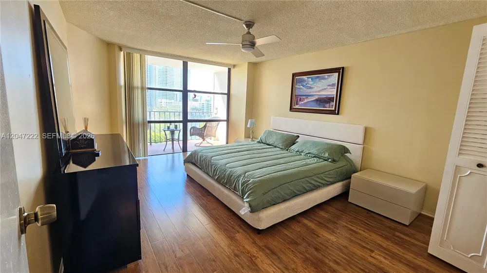 800 Parkview Dr #912 Hallandale Beach, FL 33009