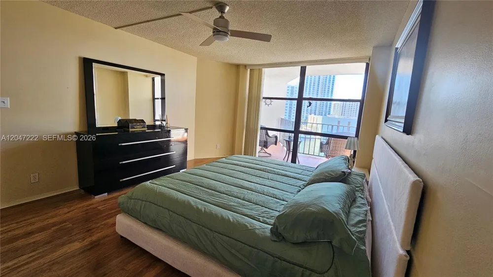 800 Parkview Dr #912 Hallandale Beach, FL 33009