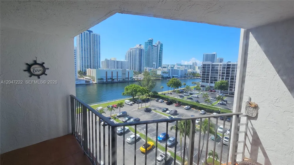 800 Parkview Dr #912 Hallandale Beach, FL 33009