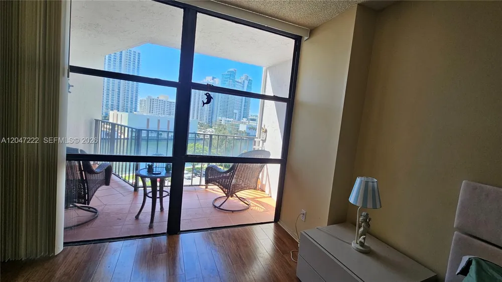 800 Parkview Dr #912 Hallandale Beach, FL 33009