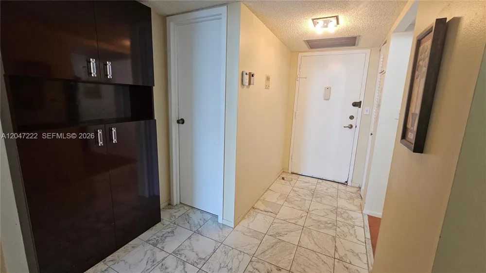 800 Parkview Dr #912 Hallandale Beach, FL 33009
