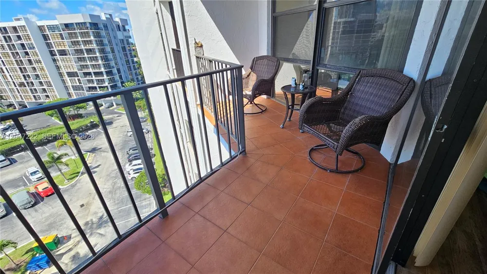 800 Parkview Dr #912 Hallandale Beach, FL 33009