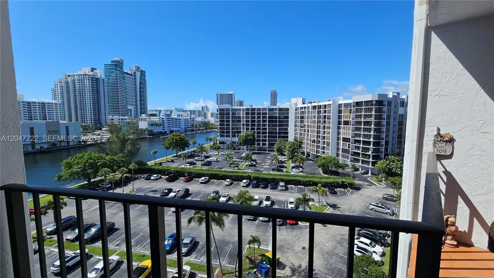 800 Parkview Dr #912 Hallandale Beach, FL 33009