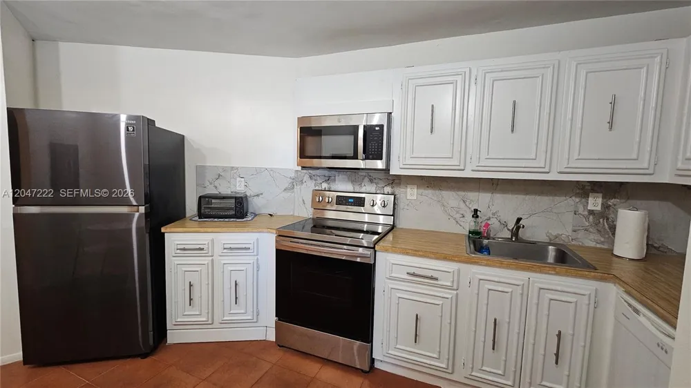 800 Parkview Dr #912 Hallandale Beach, FL 33009