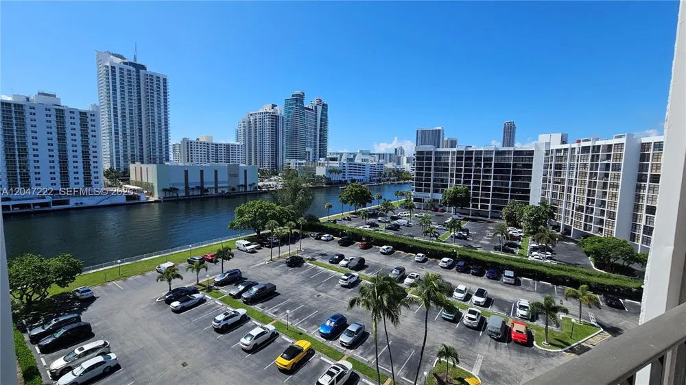 800 Parkview Dr #912 Hallandale Beach, FL 33009