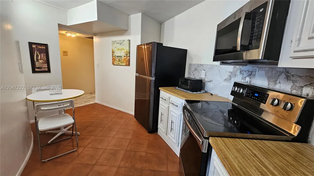 800 Parkview Dr #912 Hallandale Beach, FL 33009
