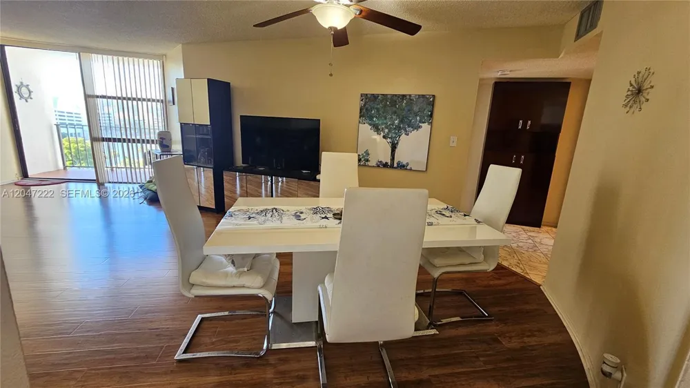800 Parkview Dr #912 Hallandale Beach, FL 33009