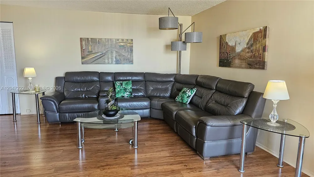 800 Parkview Dr #912 Hallandale Beach, FL 33009