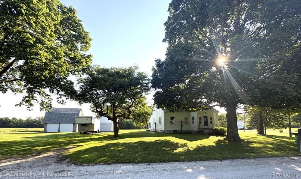 5694 Belle River Road China Township, MI 48054