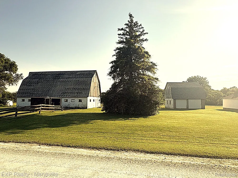 5694 Belle River Road China Township, MI 48054
