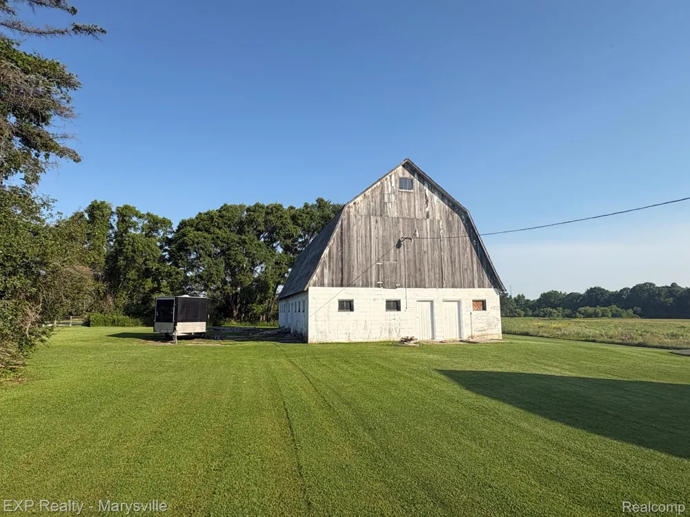 5694 Belle River Road China Township, MI 48054