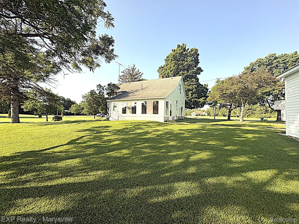 5694 Belle River Road China Township, MI 48054