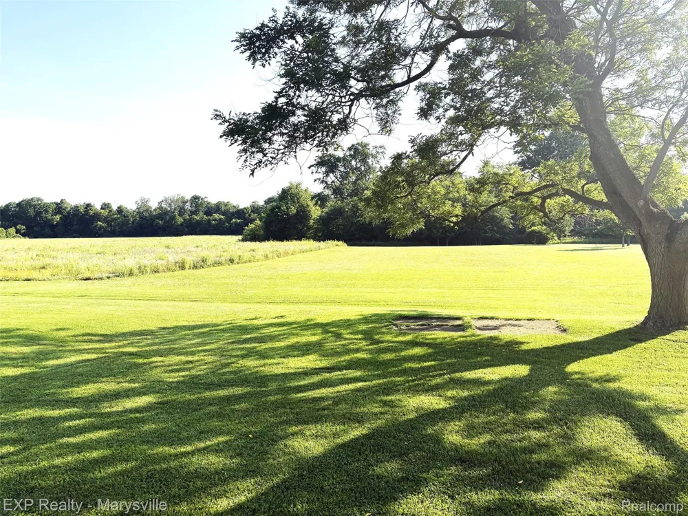5694 Belle River Road China Township, MI 48054