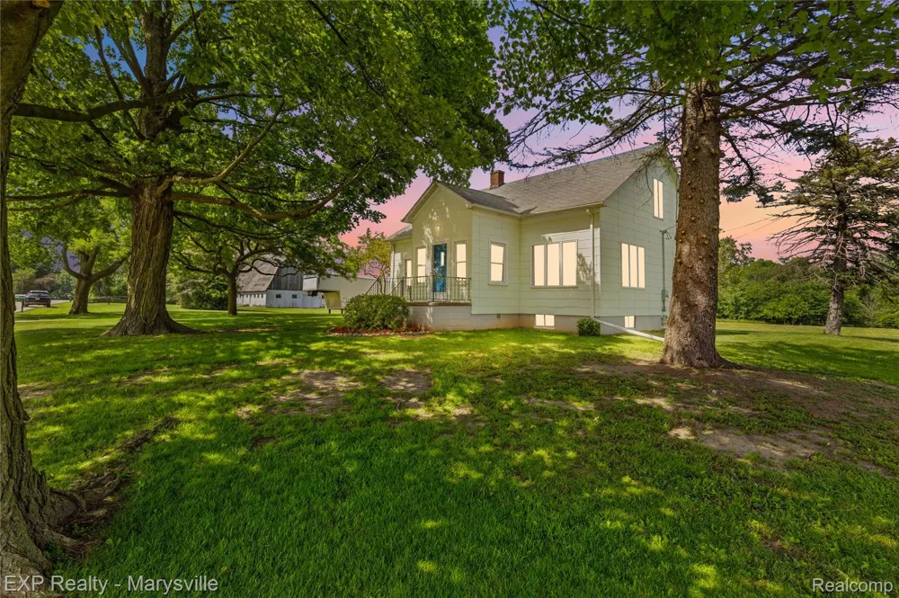 5694 Belle River Road China Township, MI 48054