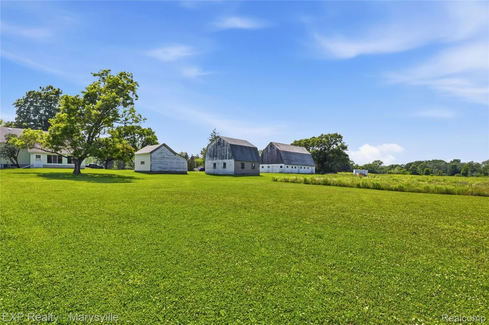 5694 Belle River Road China Township, MI 48054
