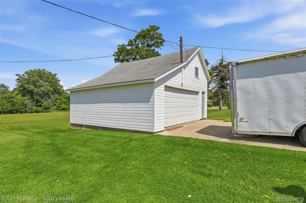 5694 Belle River Road China Township, MI 48054
