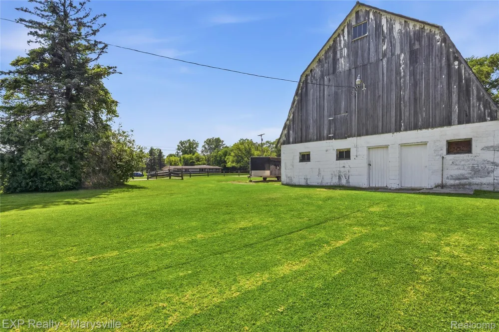 5694 Belle River Road China Township, MI 48054