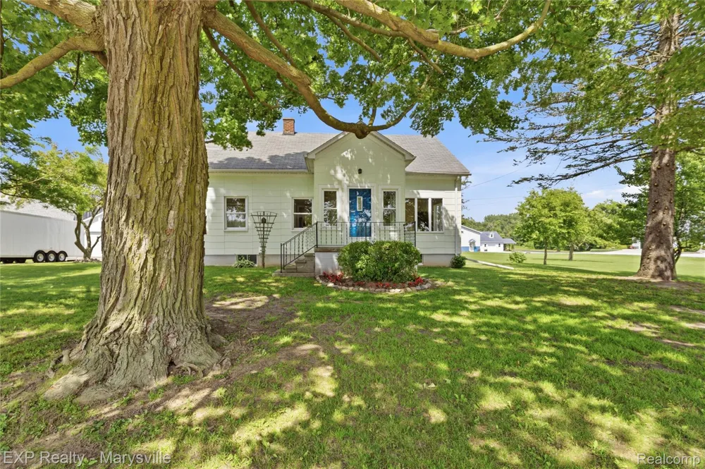 5694 Belle River Road China Township, MI 48054