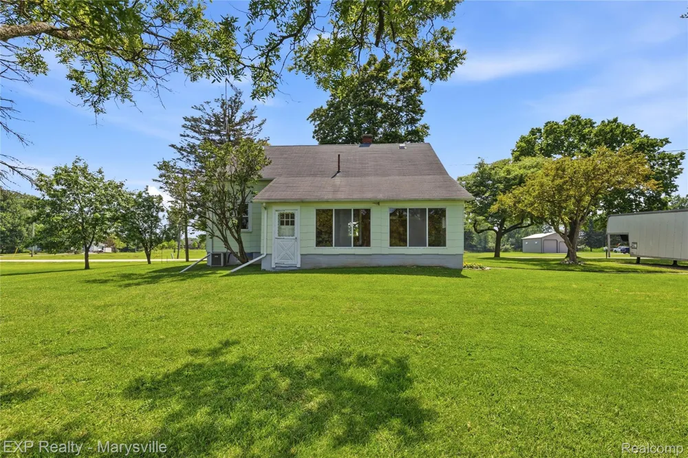 5694 Belle River Road China Township, MI 48054