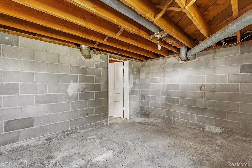 5694 Belle River Road China Township, MI 48054