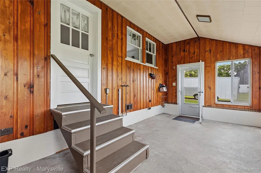5694 Belle River Road China Township, MI 48054