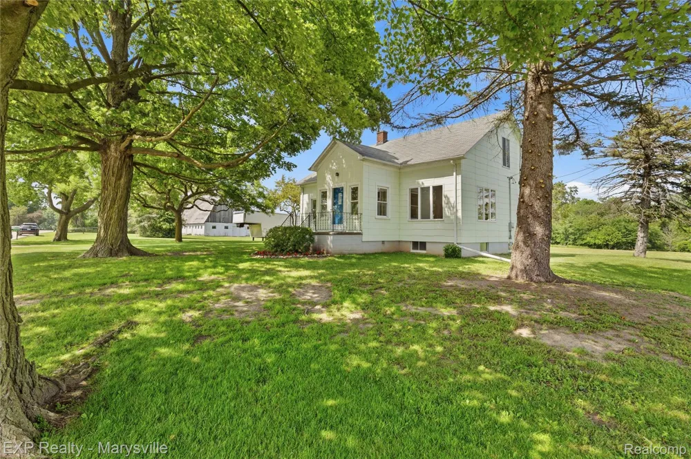 5694 Belle River Road China Township, MI 48054