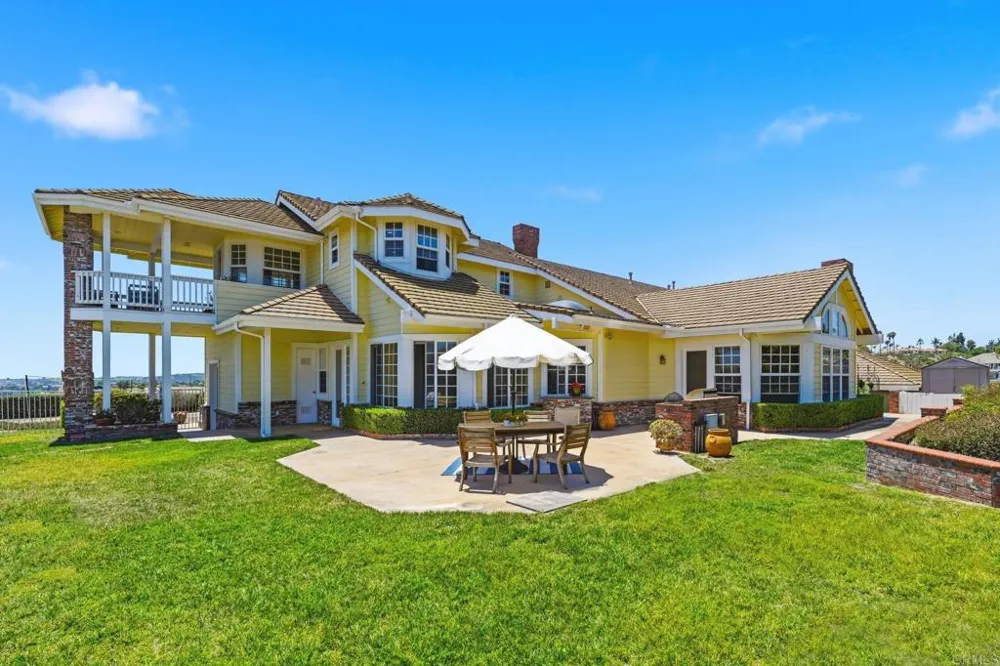 2292 Dos Lomas Fallbrook, CA 92028