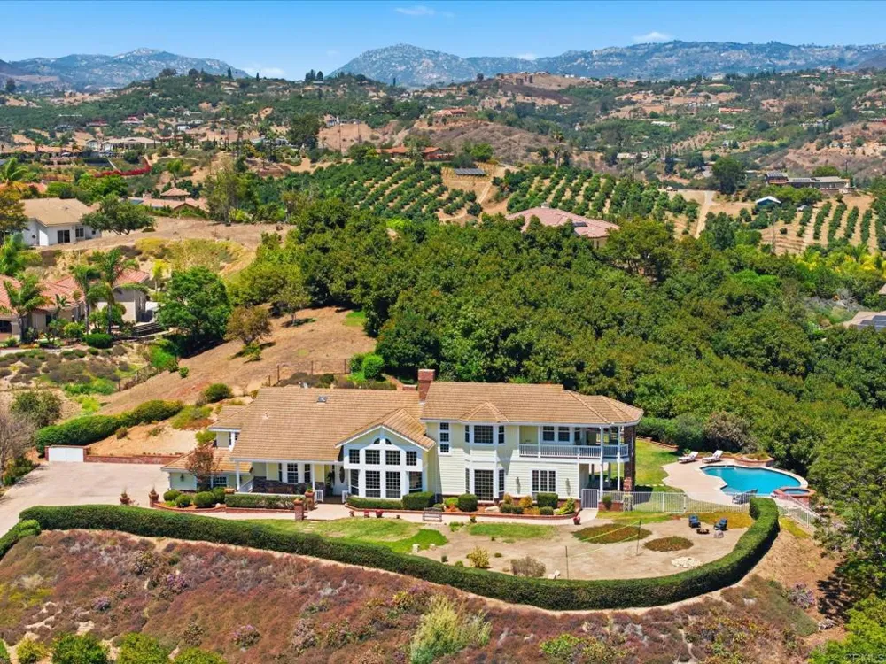 2292 Dos Lomas Fallbrook, CA 92028