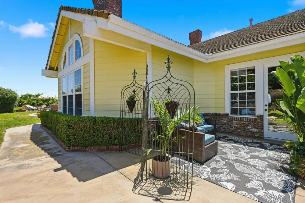 2292 Dos Lomas Fallbrook, CA 92028