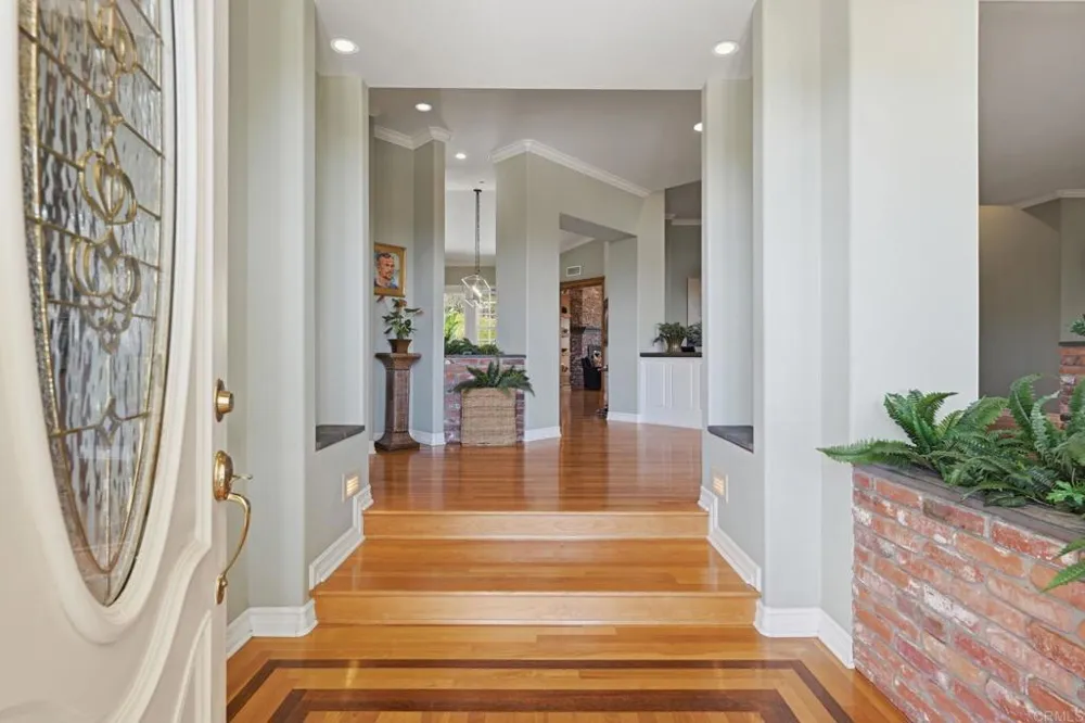 2292 Dos Lomas Fallbrook, CA 92028