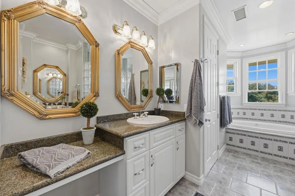 2292 Dos Lomas Fallbrook, CA 92028