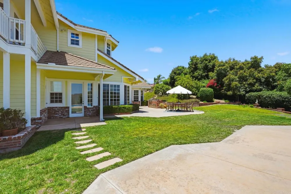 2292 Dos Lomas Fallbrook, CA 92028