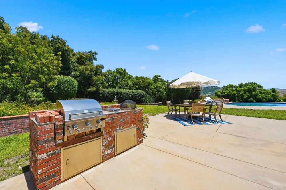 2292 Dos Lomas Fallbrook, CA 92028