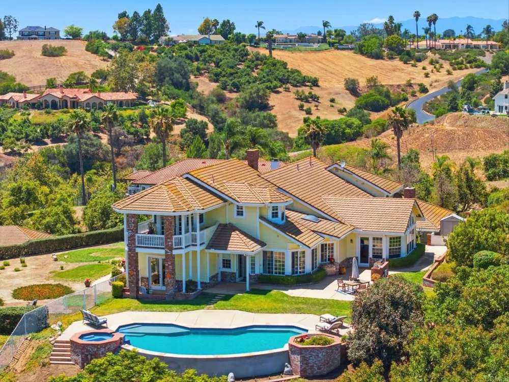 2292 Dos Lomas Fallbrook, CA 92028