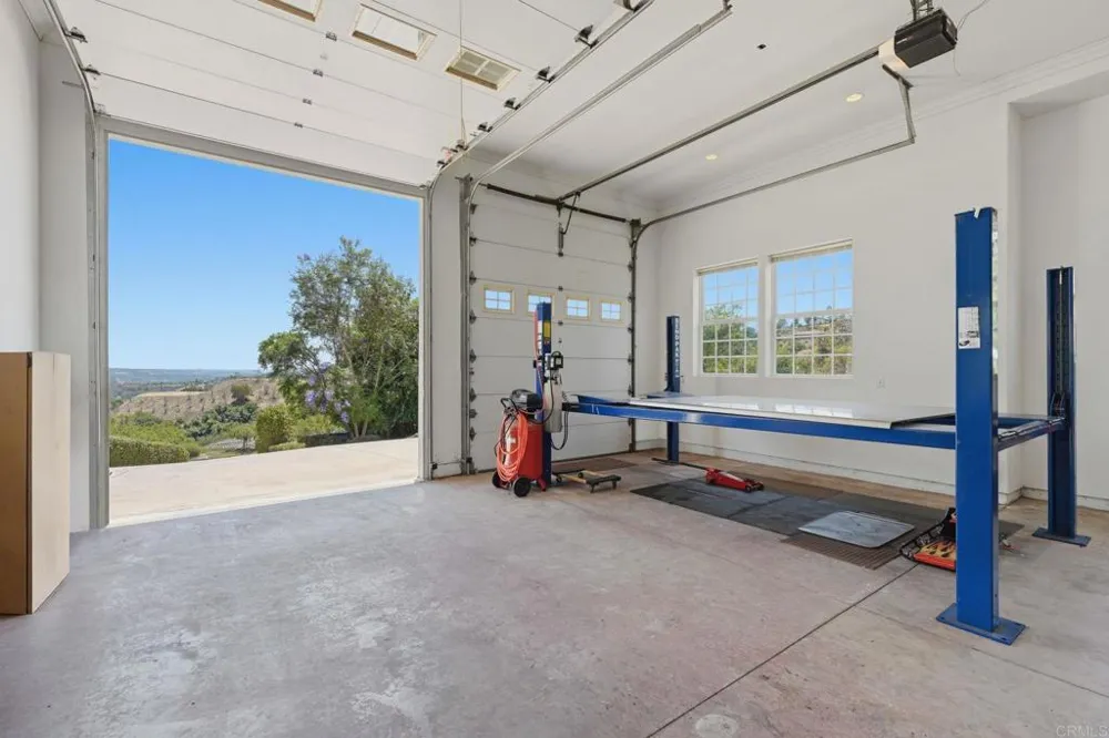 2292 Dos Lomas Fallbrook, CA 92028