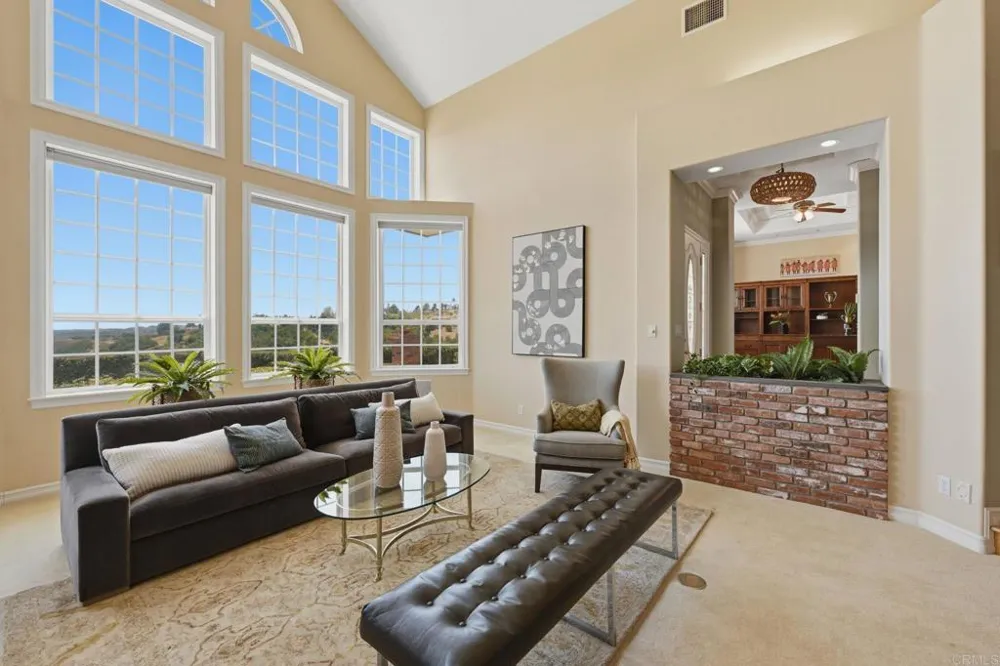 2292 Dos Lomas Fallbrook, CA 92028