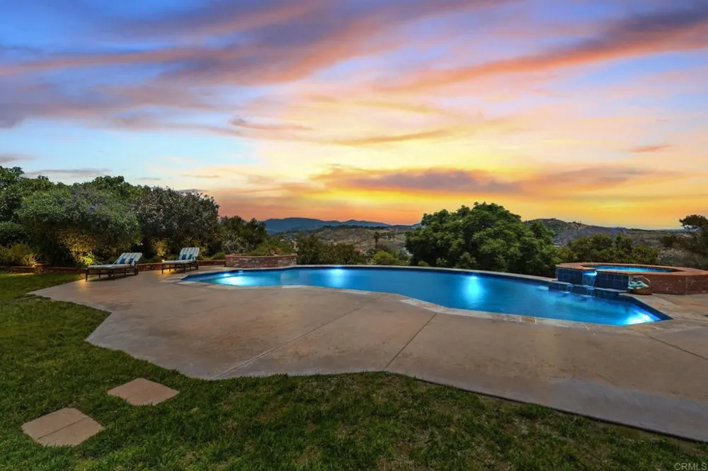 2292 Dos Lomas Fallbrook, CA 92028