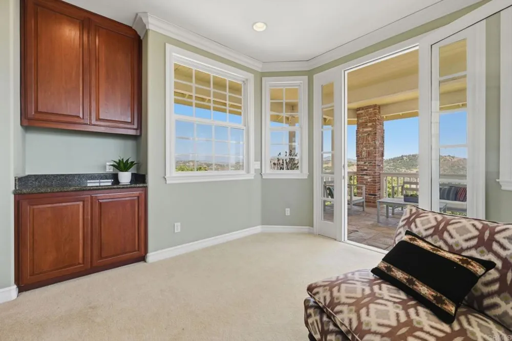 2292 Dos Lomas Fallbrook, CA 92028