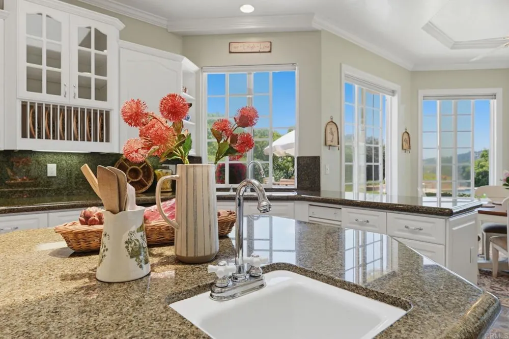 2292 Dos Lomas Fallbrook, CA 92028